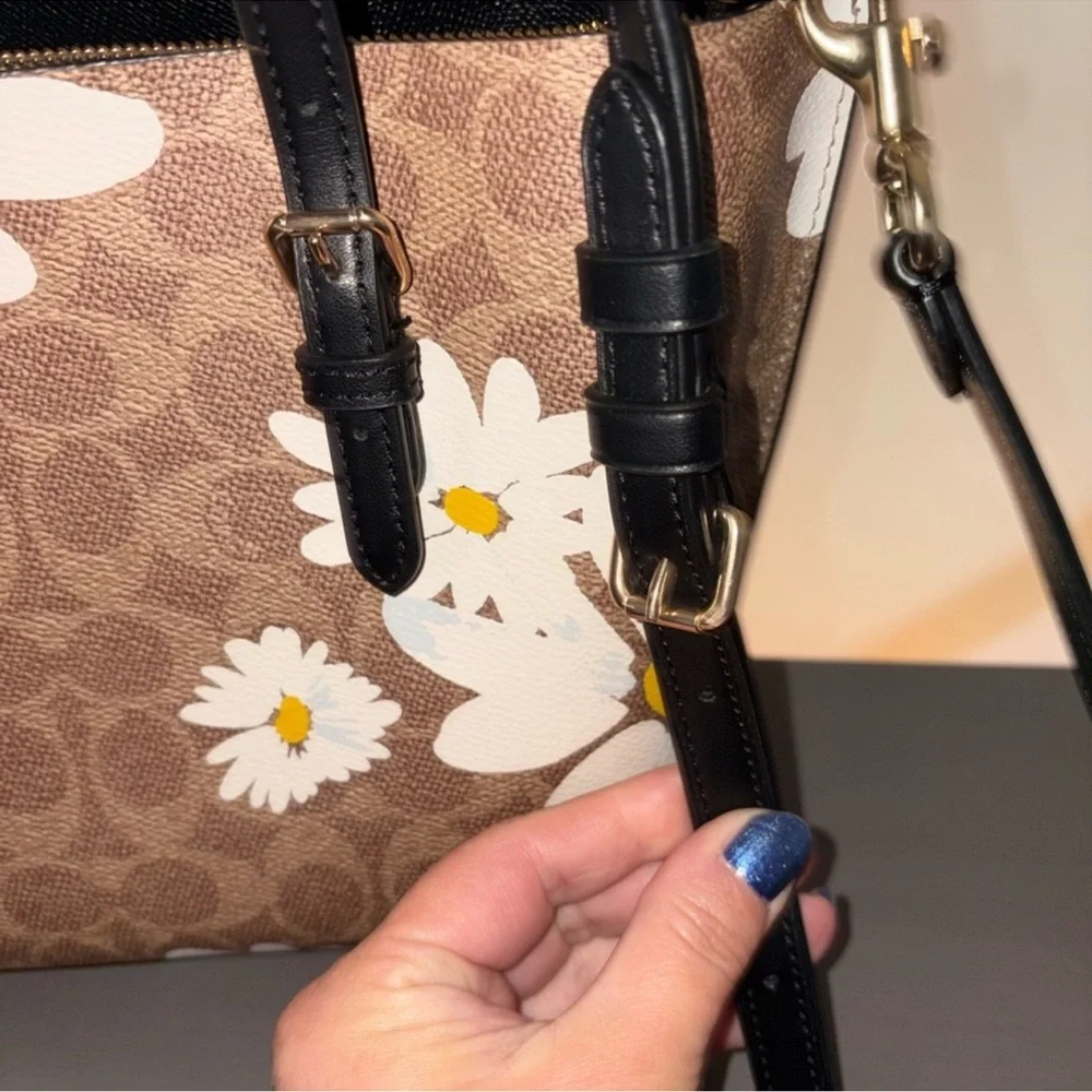 Coach Daisy Mollie 25 Bag - Picture 10 of 10